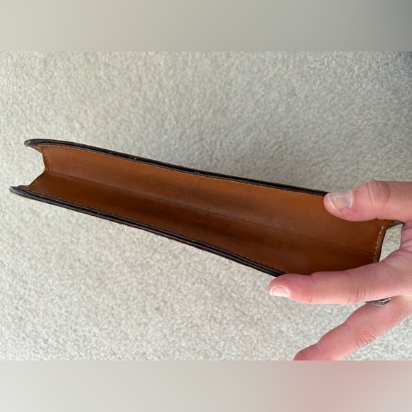 Lv clutch for friend! - Picture 5 of 7